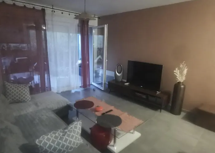 3 Pieces Avec Jardin * Fréjus